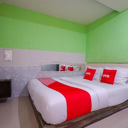 Oyo 1495 Hotel Lendosis Palembang Eksteriør bilde