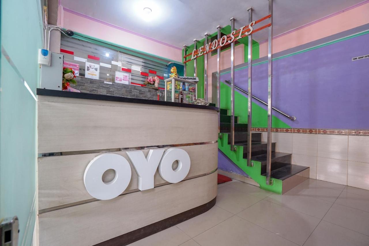 Oyo 1495 Hotel Lendosis Palembang Eksteriør bilde